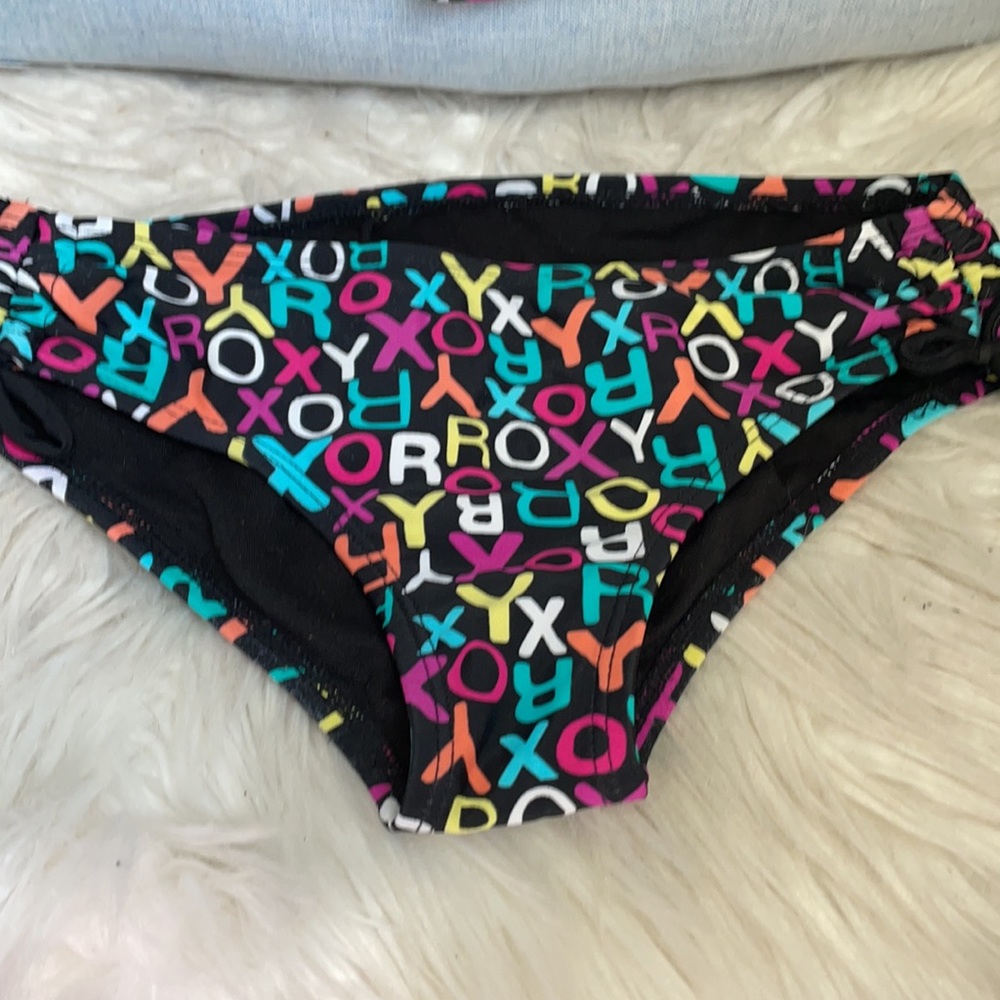Girls Roxy Bikini - Picture 2 of 3